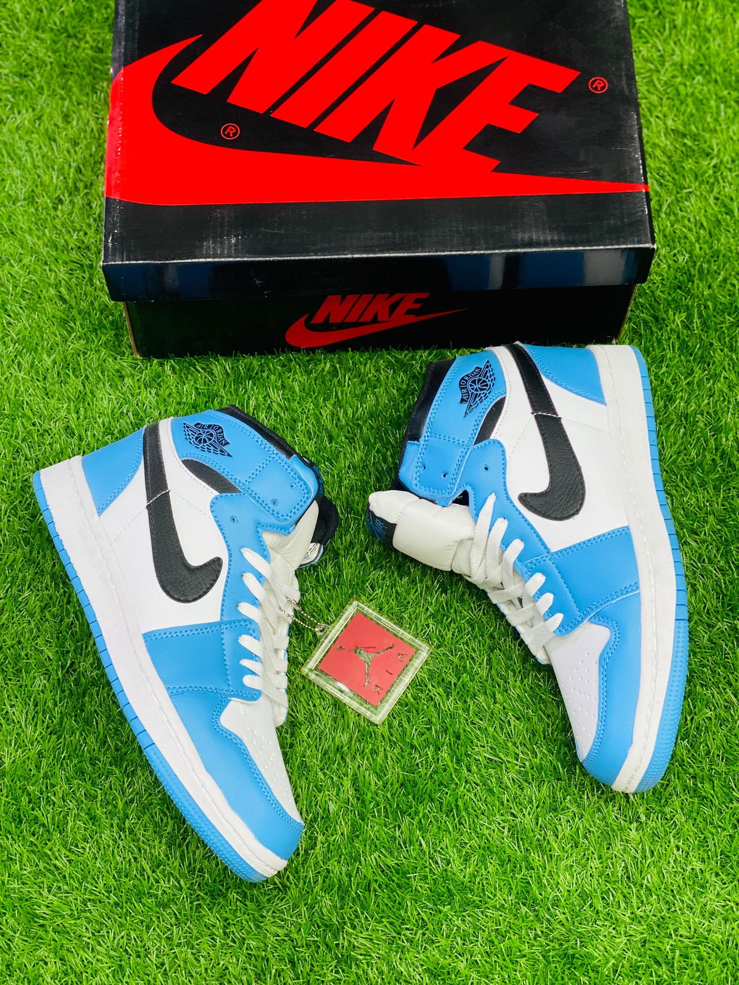 Air Jordan 1 Mid Hornets - Duad (ض)