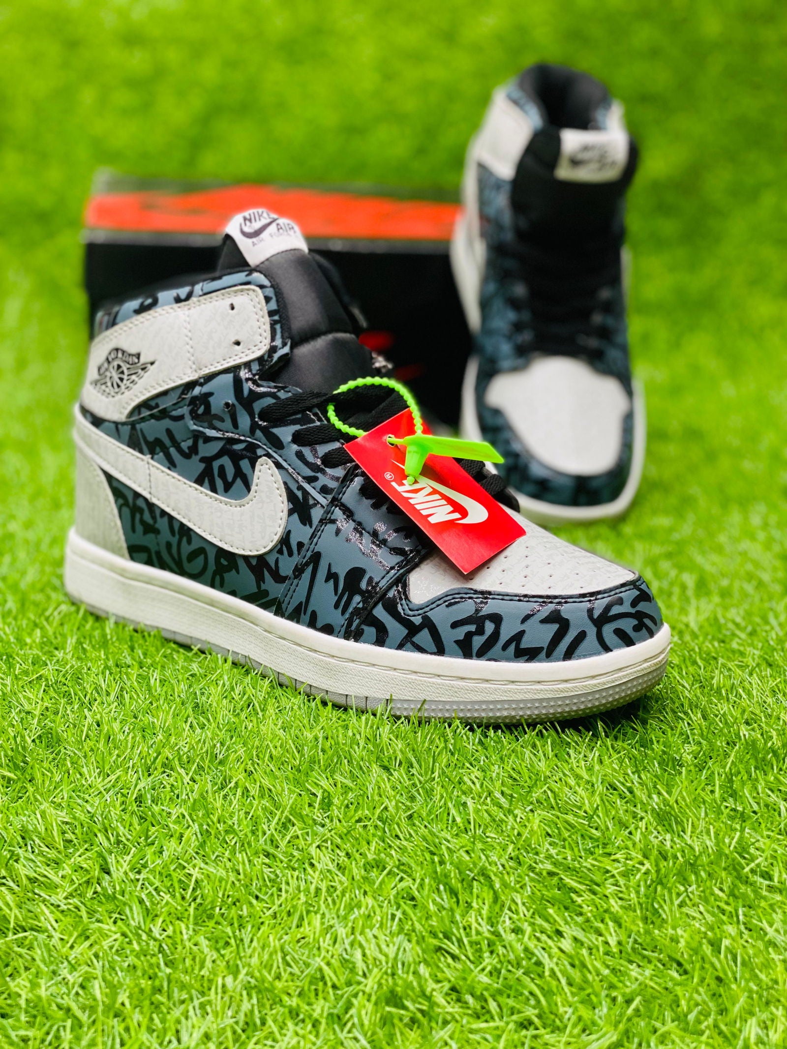 Nike Air Jordan 1 Mid - Duad (ض)